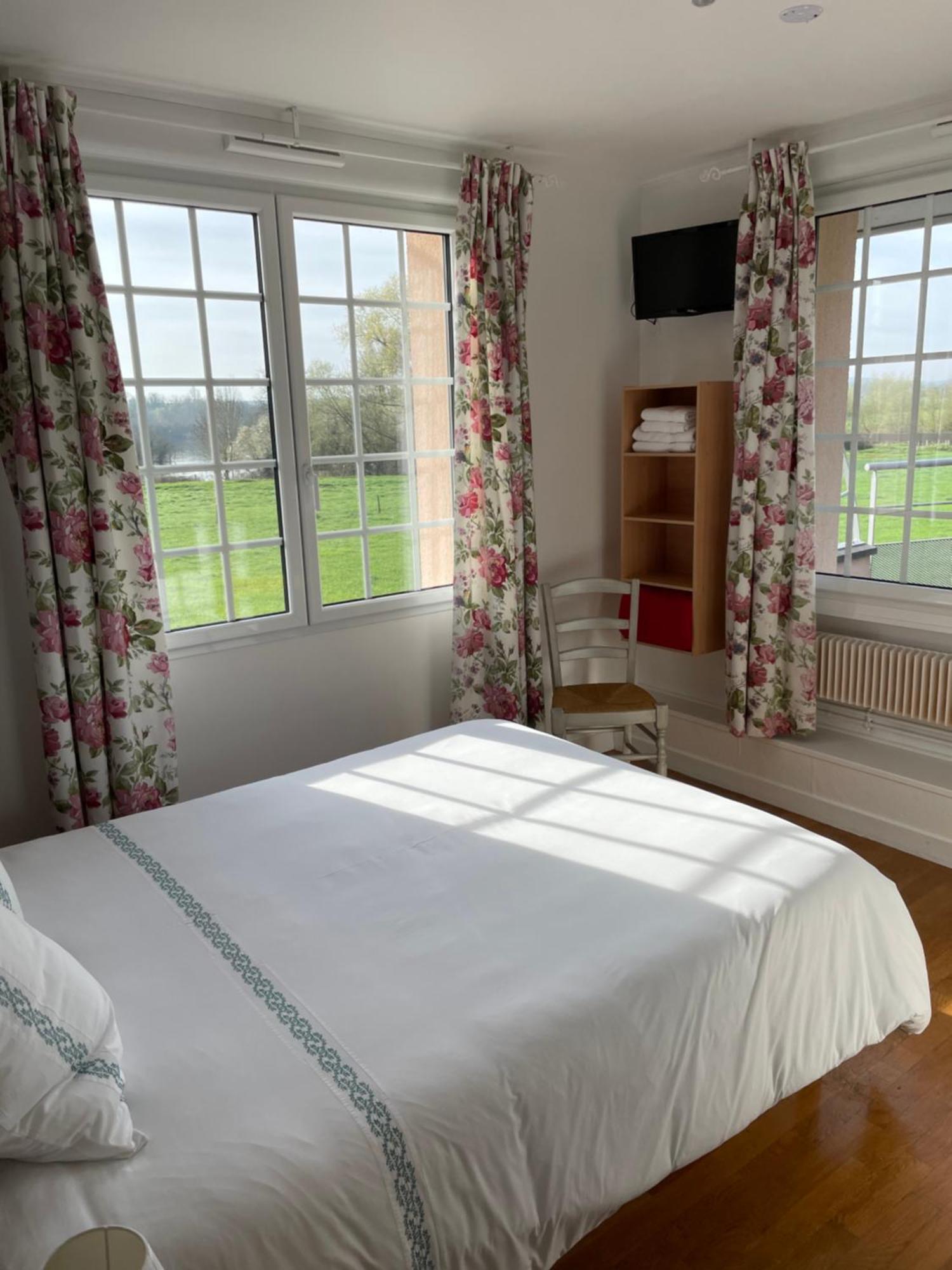 Auberge De La Roque La Roquette Kültér fotó